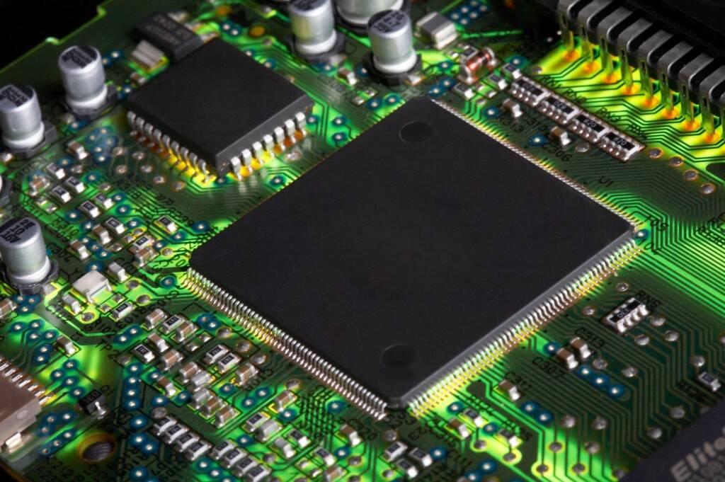 Demystifying What is a Microcontroller 1 Demystifying What is a Microcontroller